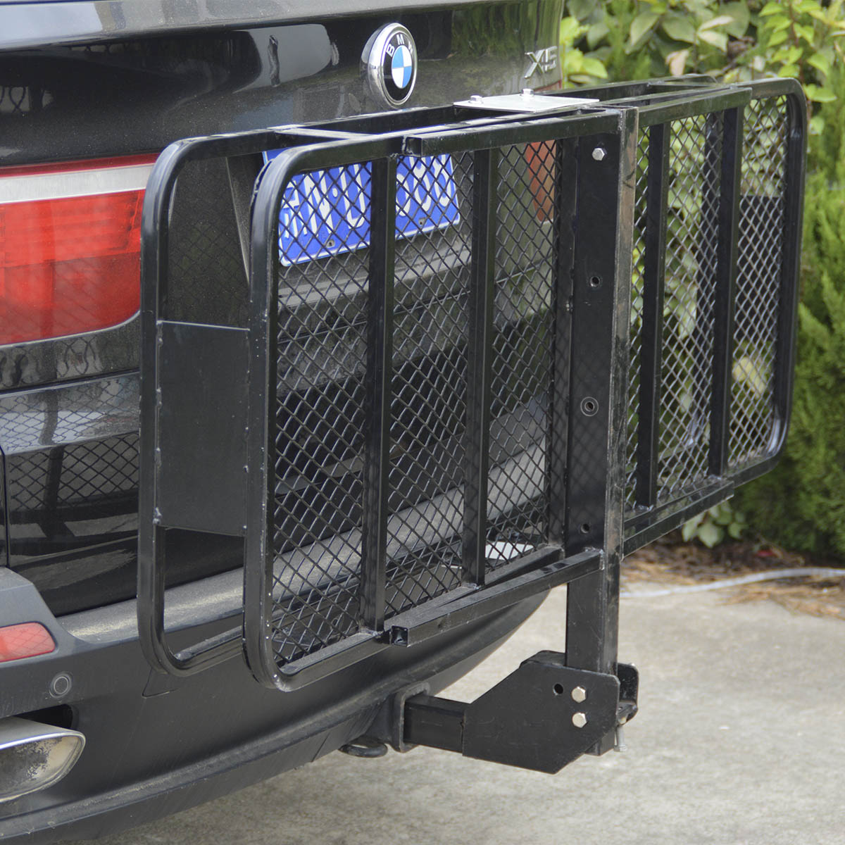 Folding,Hitch-mounted,basket-style cargo carrier