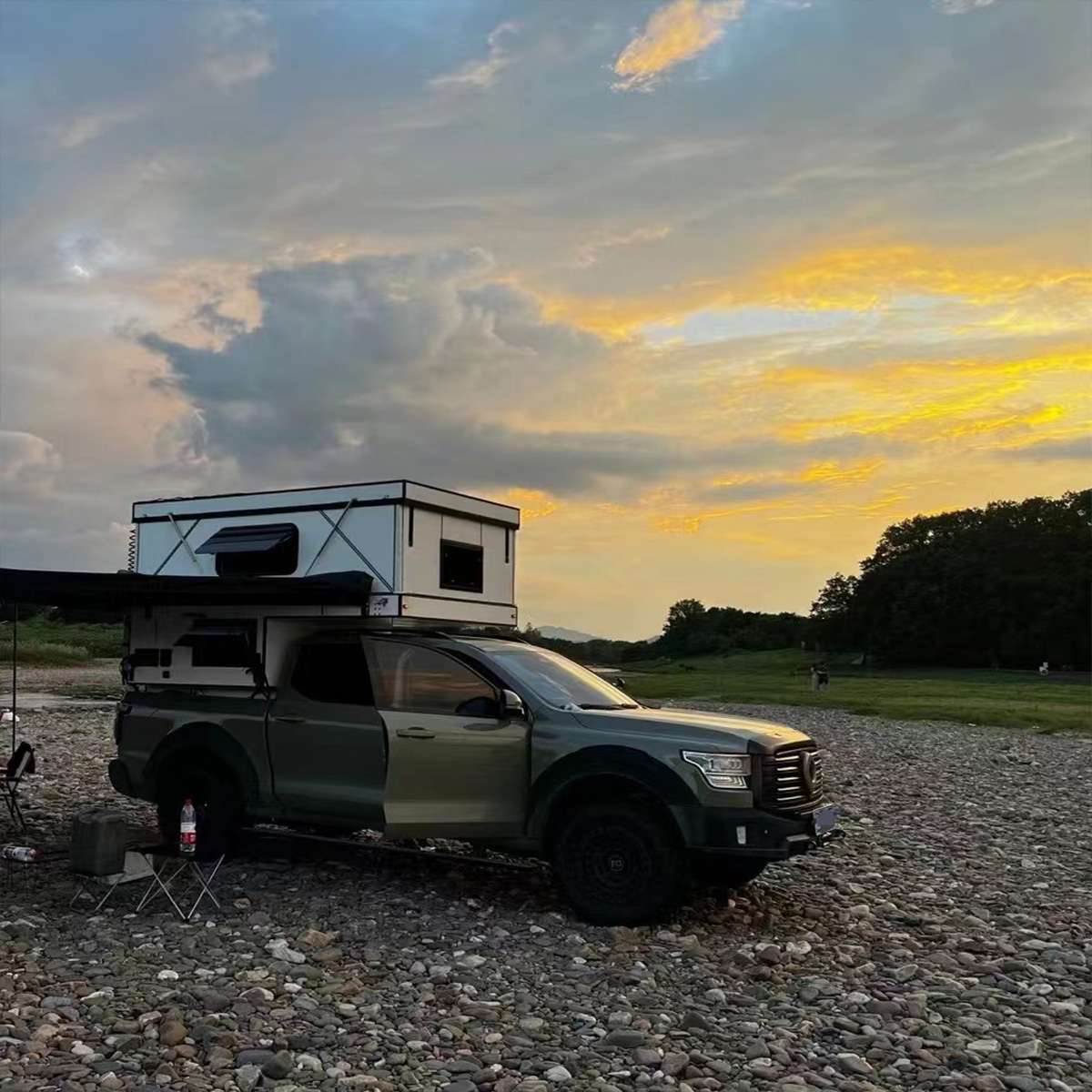 Hard Wall Truck Camper